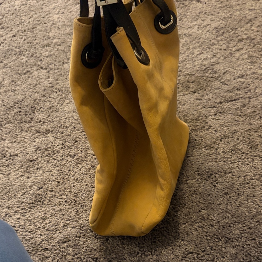 Stylish Yellow Leather Shoulder Bag with Black Straps - Picture 5 of 10
